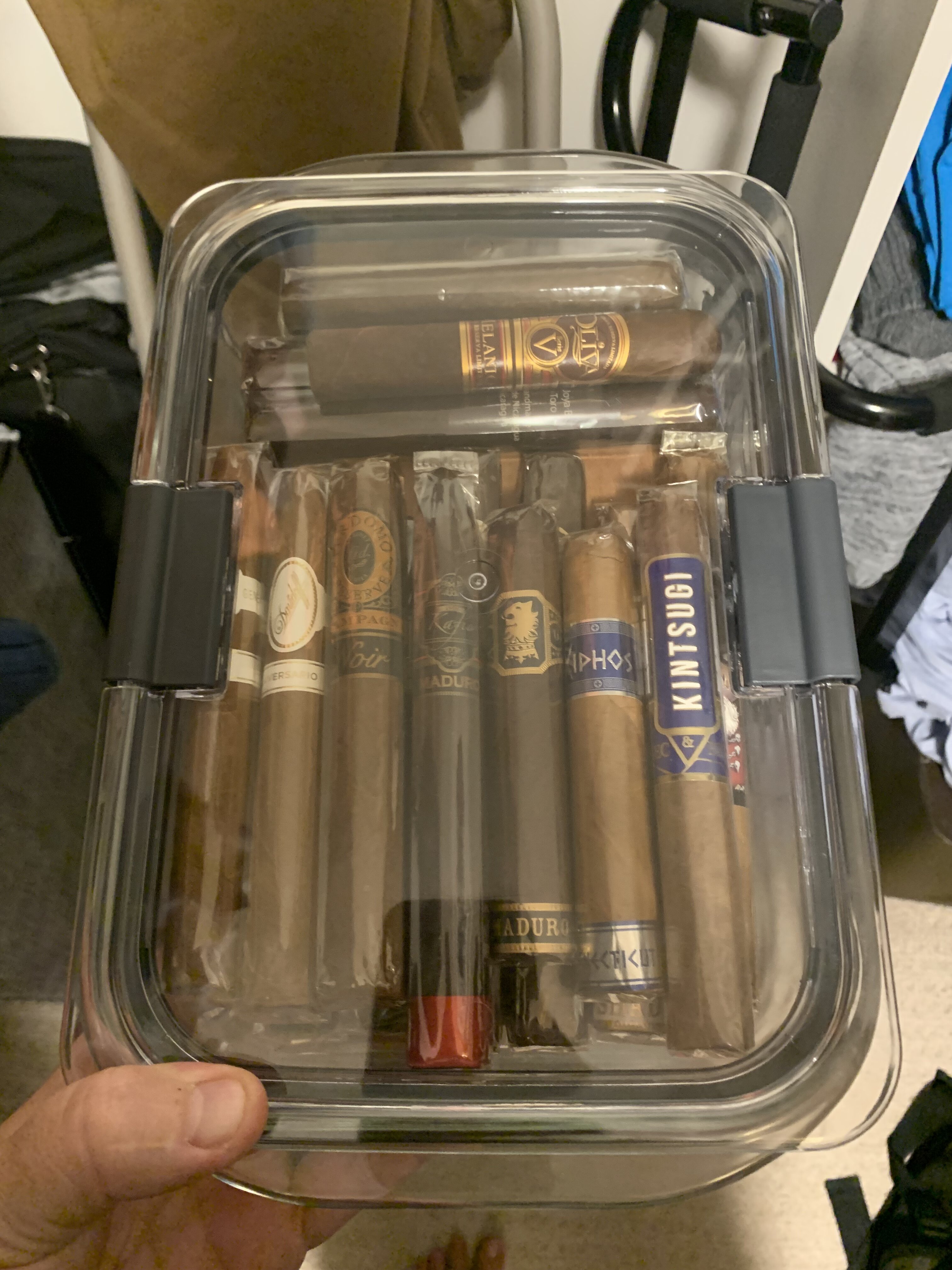 What size of Rubbermaid Tupperdore do you use? : r/cigars